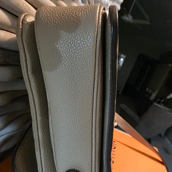 Louis Vuitton Pochette Metis Crossbody Bag - Picture 9 of 16